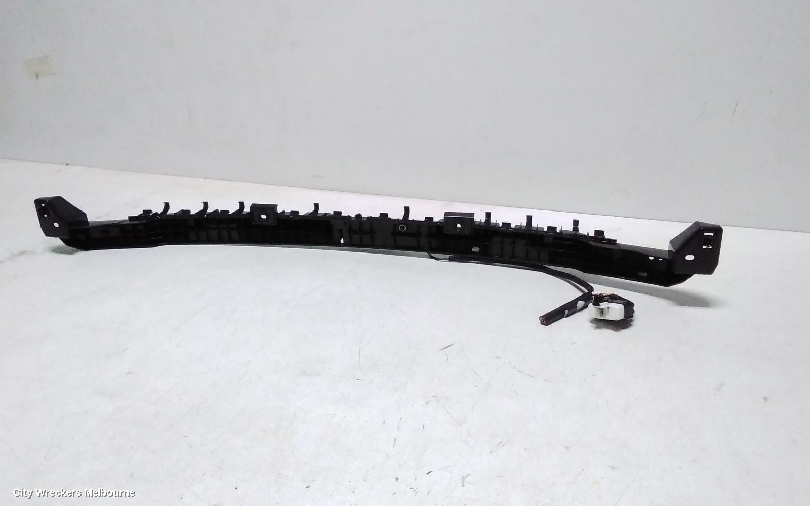 TESLA MODEL Y, 1ST GEN, 03/2022 ONWARDS, REAR BAR CENTRE BRAKET: 143630
