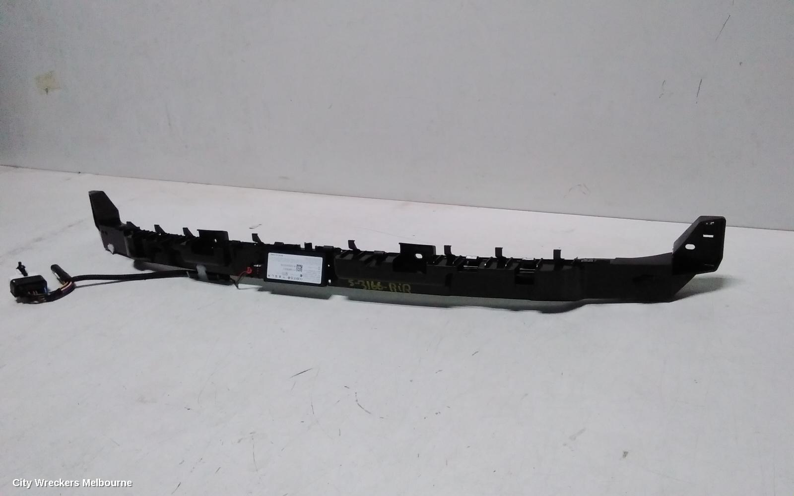 TESLA MODEL Y, 1ST GEN, 03/2022 ONWARDS, REAR BAR CENTRE BRAKET: 143630