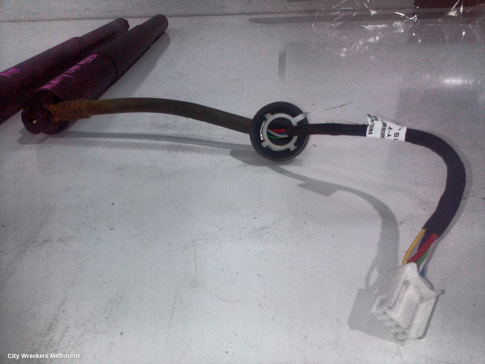 TESLA MODEL Y HATCH STRUT, 1ST GEN, 03/2022 ONWARDS