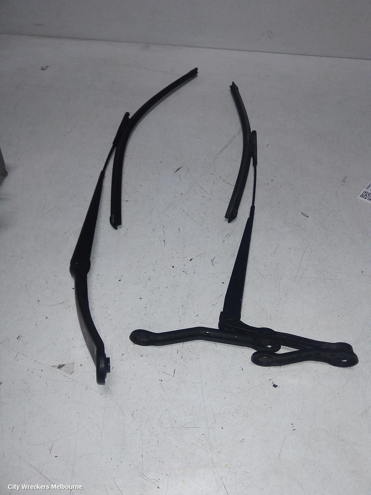MERCEDES CLA CLASS WIPER ARM, C117, PAIR, 10/2013 - 02/2019