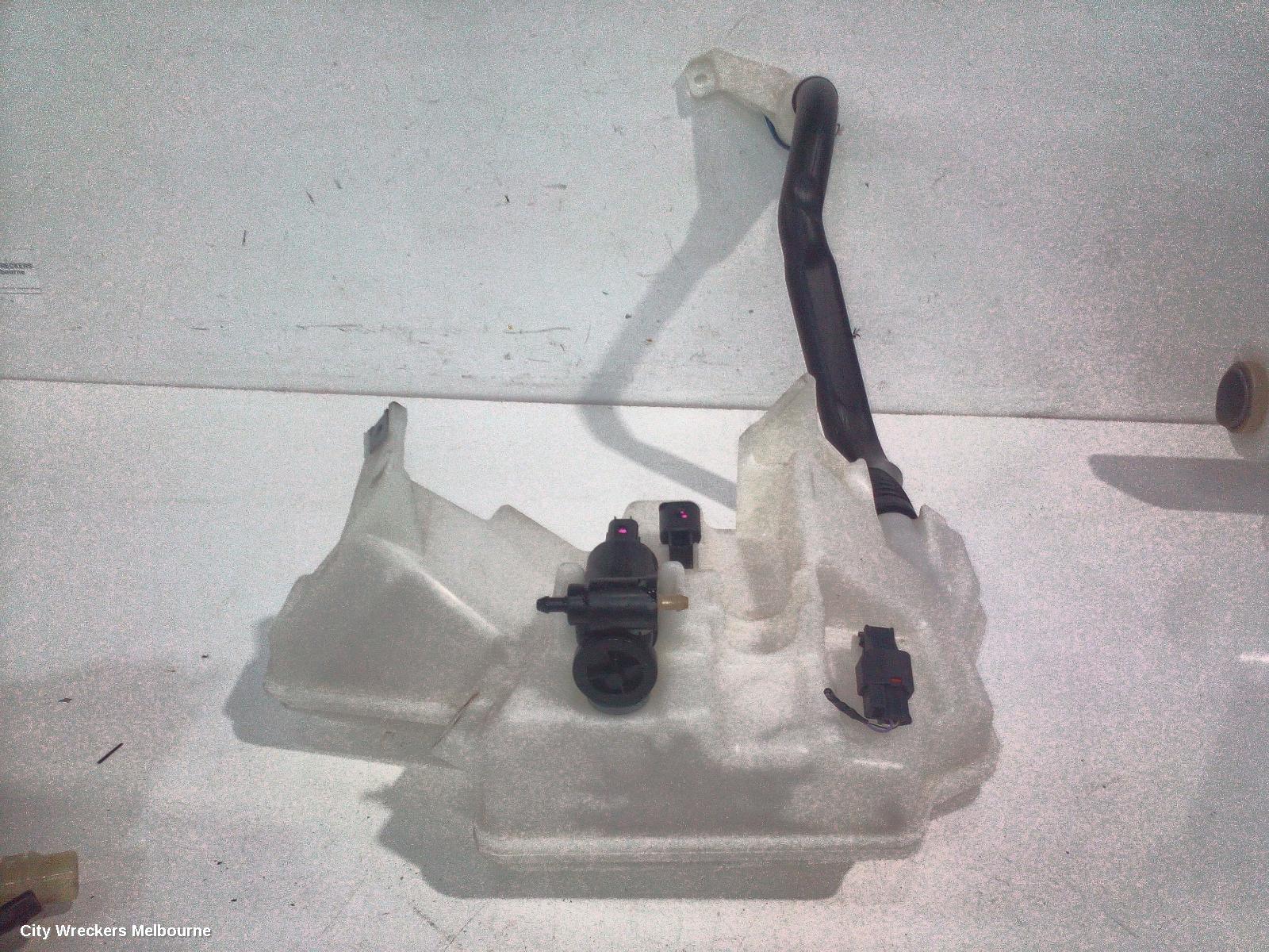 LAND ROVER RANGEROVER EVOQUE WASHER BOTTLE, L538, NON H/LAMP WASHER TYPE, 11/2011 - 01/2019