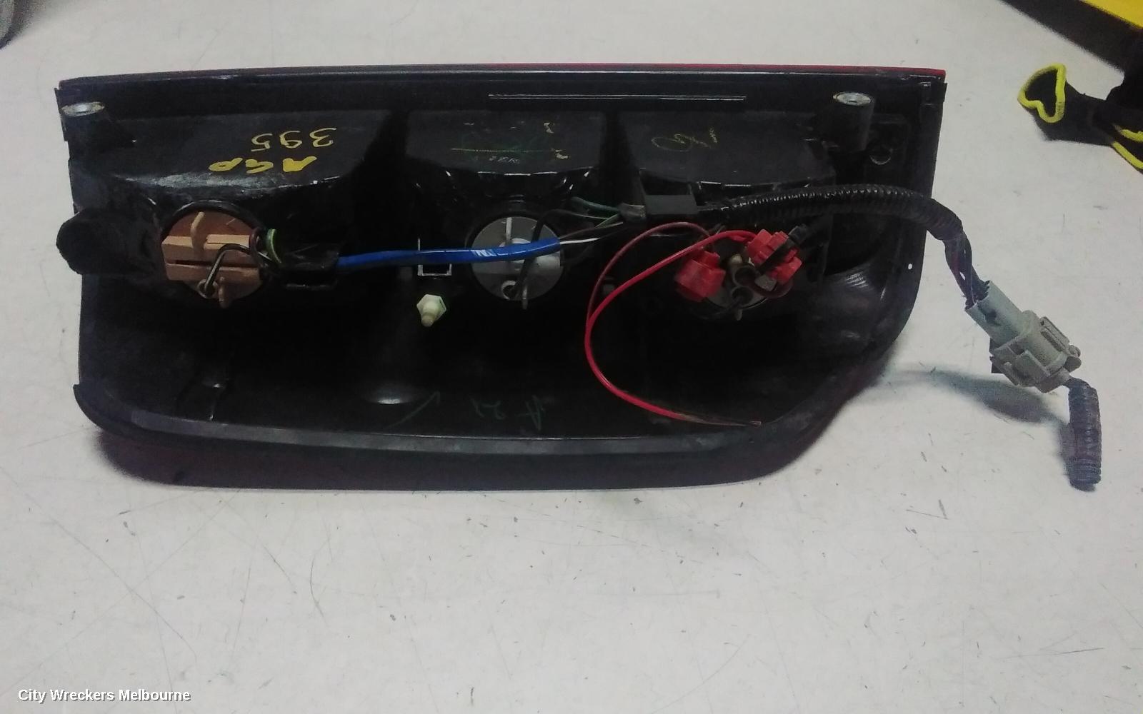 NISSAN NAVARA RIGHT TAILLIGHT, D40 (VIN MNT), UTE BACK, 09/2005 - 08/2015