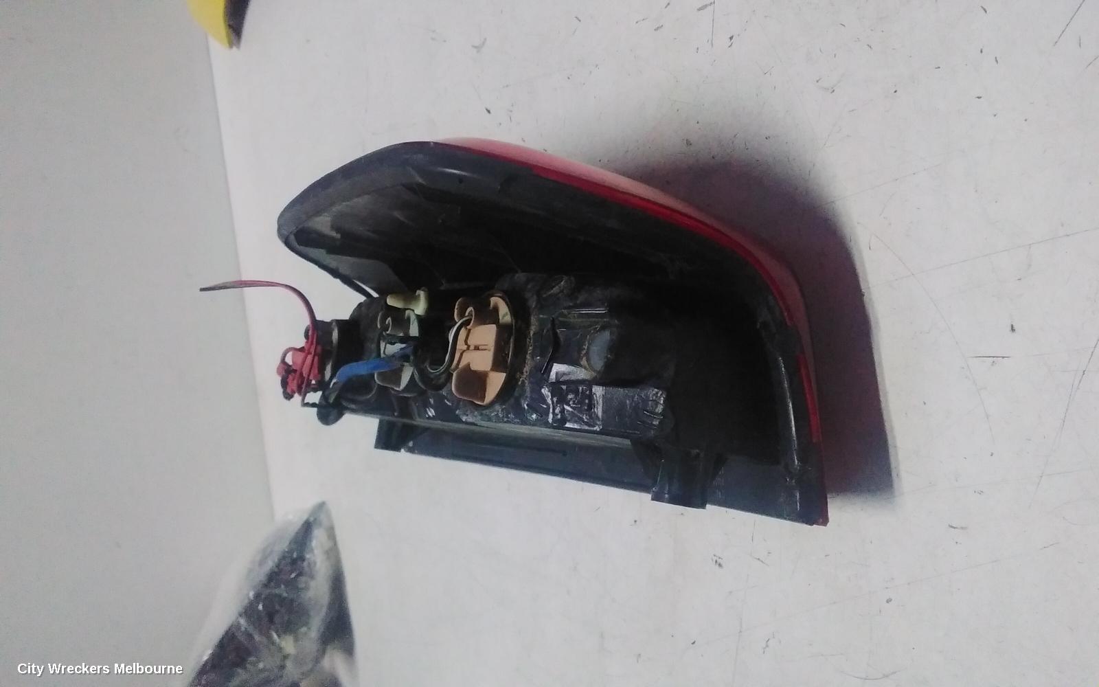 NISSAN NAVARA RIGHT TAILLIGHT, D40 (VIN MNT), UTE BACK, 09/2005 - 08/2015