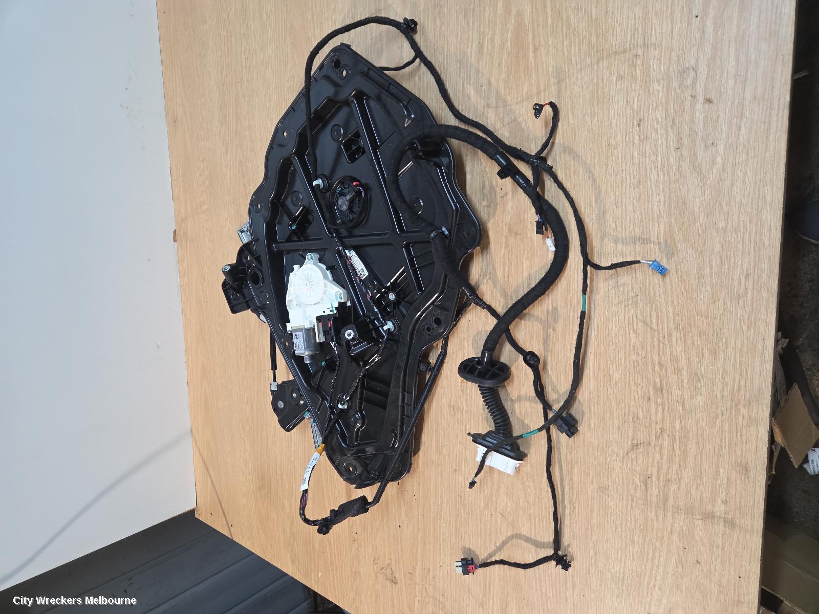 TESLA MODEL Y LEFT REAR WND REG/MOTOR, 1ST GEN, 03/2022 ONWARDS
