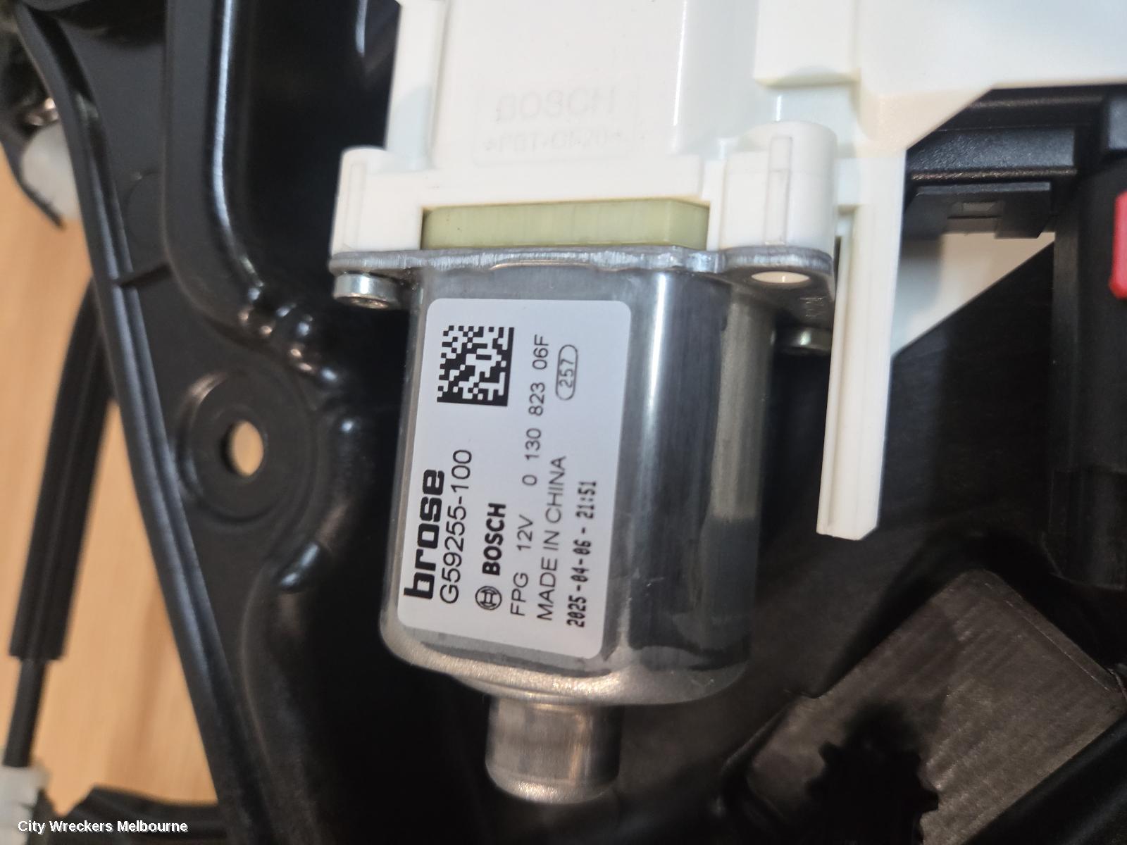 TESLA MODEL Y LEFT REAR WND REG/MOTOR, 1ST GEN, 03/2022 ONWARDS