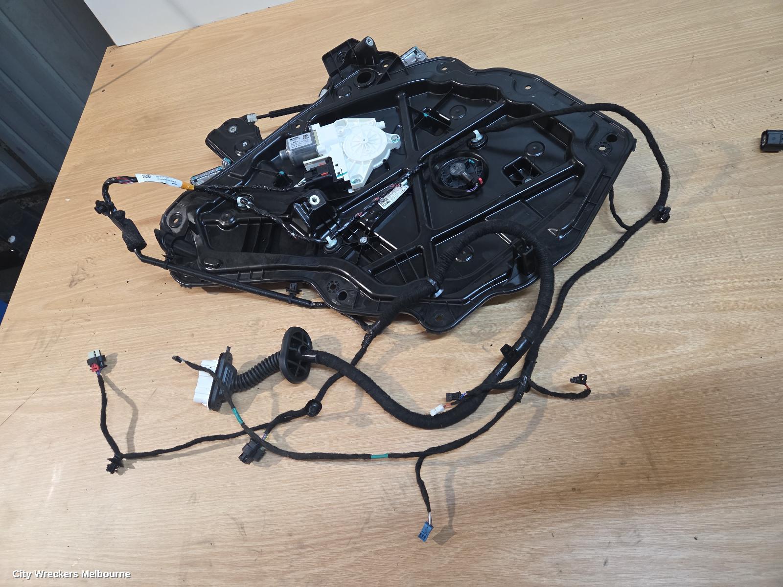 TESLA MODEL Y LEFT REAR WND REG/MOTOR, 1ST GEN, 03/2022 ONWARDS