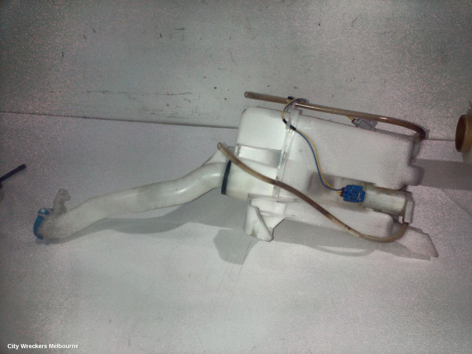 SUZUKI SWIFT WASHER BOTTLE, FZ, NON H/LAMP WASHER (RH SIDE), 08/2010 - 03/2017