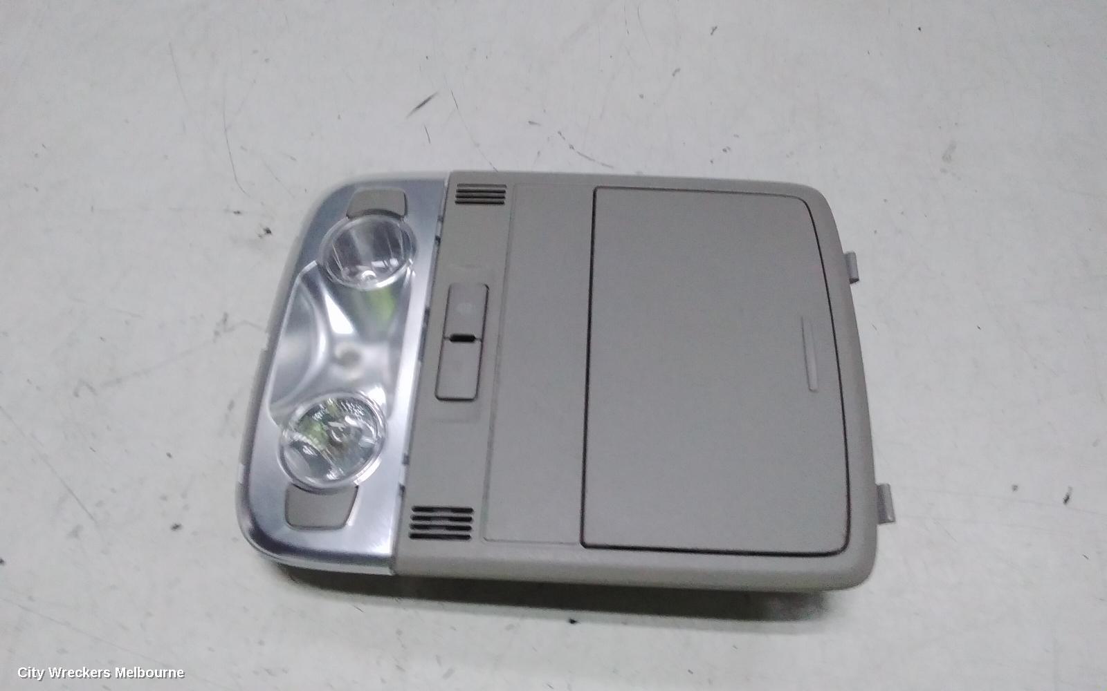 HOLDEN COMMODORE COURTESY LIGHT, FRONT, W/ SUNGLASS HOLDER TYPE, VF, 05/2013 - 12/2017