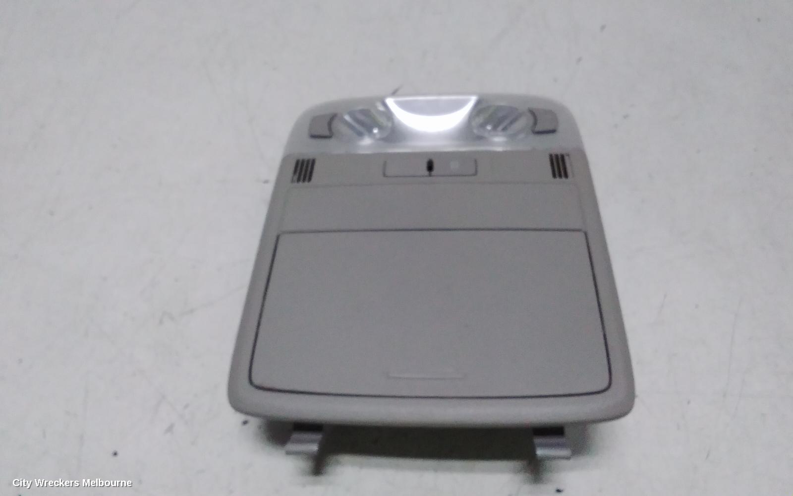 HOLDEN COMMODORE COURTESY LIGHT, FRONT, W/ SUNGLASS HOLDER TYPE, VF, 05/2013 - 12/2017