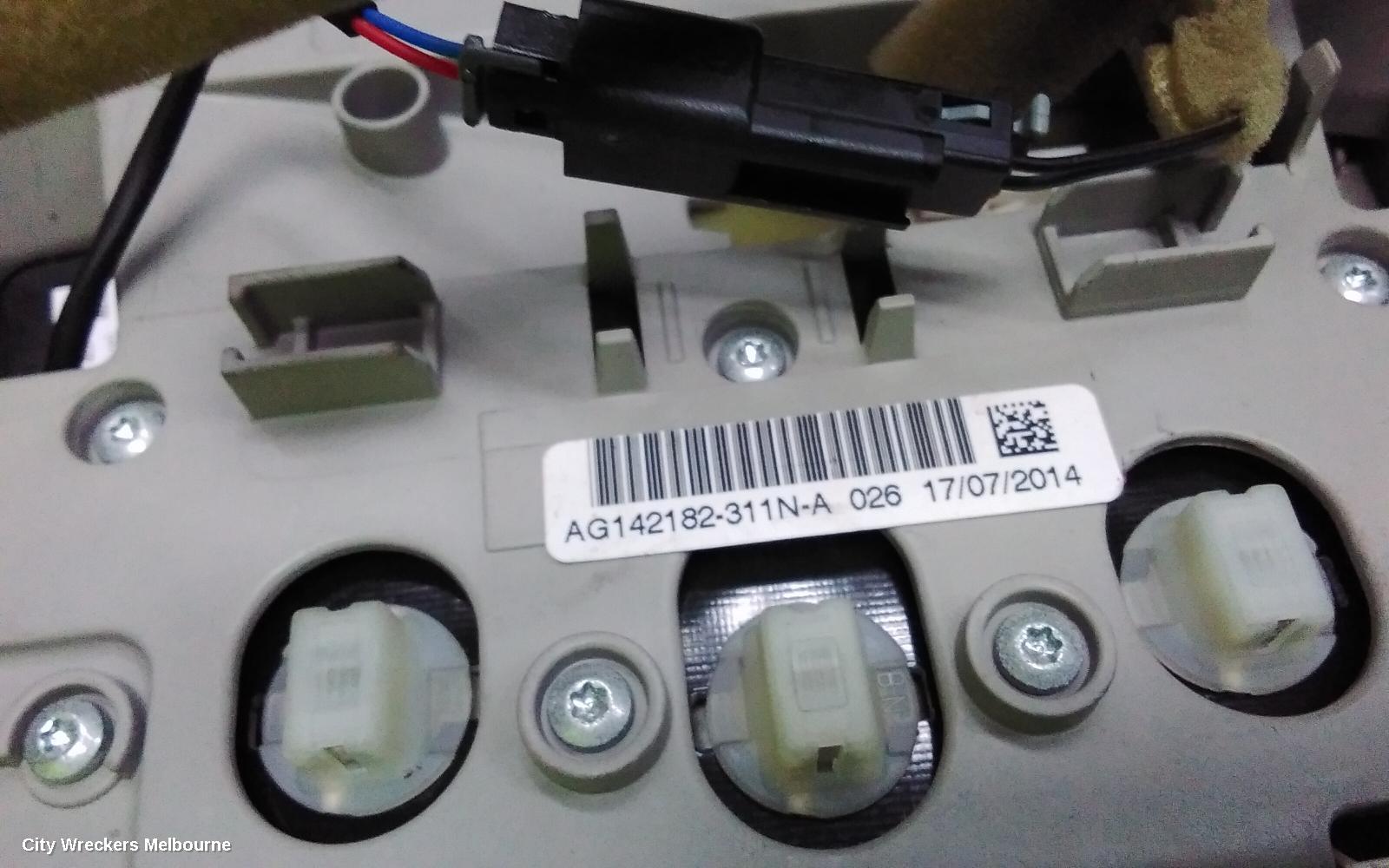 HOLDEN COMMODORE COURTESY LIGHT, FRONT, W/ SUNGLASS HOLDER TYPE, VF, 05/2013 - 12/2017