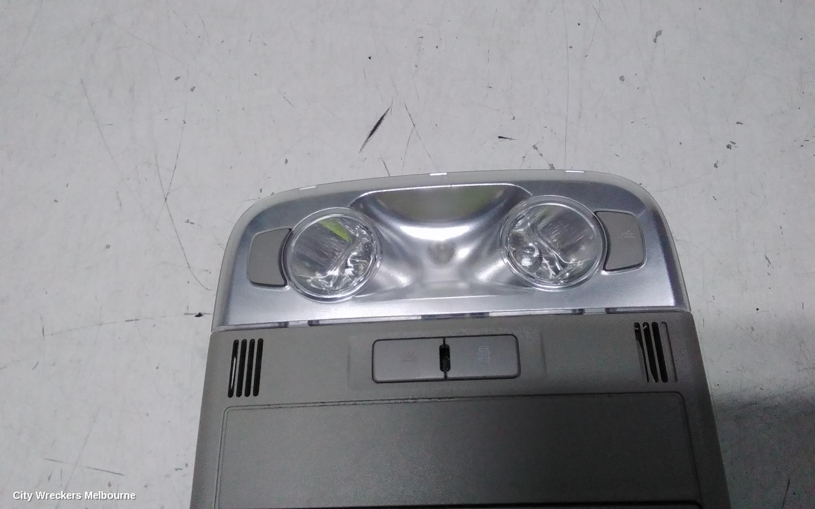 HOLDEN COMMODORE COURTESY LIGHT, FRONT, W/ SUNGLASS HOLDER TYPE, VF, 05/2013 - 12/2017