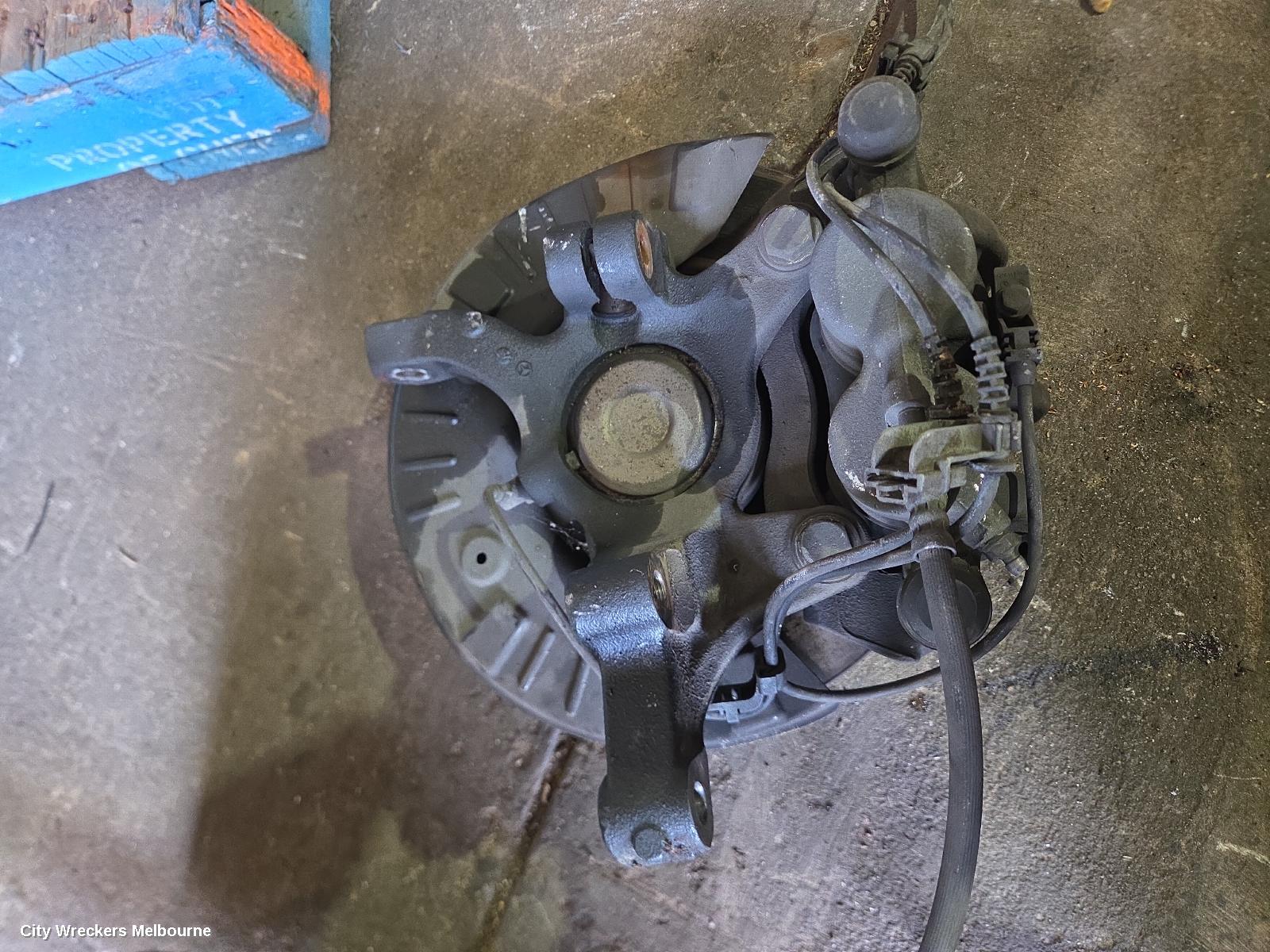 MERCEDES VITO LEFT FRONT HUB ASSEMBLY, 639, 02/2011 - 02/2015