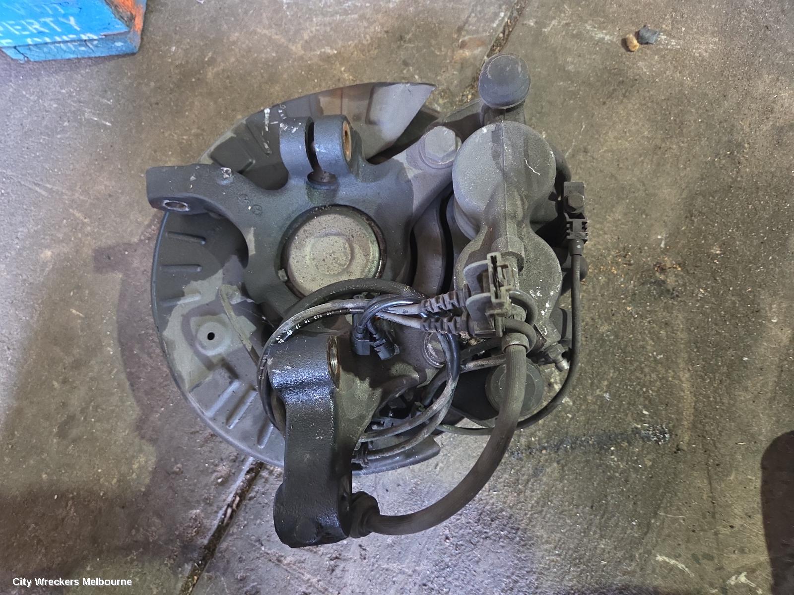 MERCEDES VITO LEFT FRONT HUB ASSEMBLY, 639, 02/2011 - 02/2015
