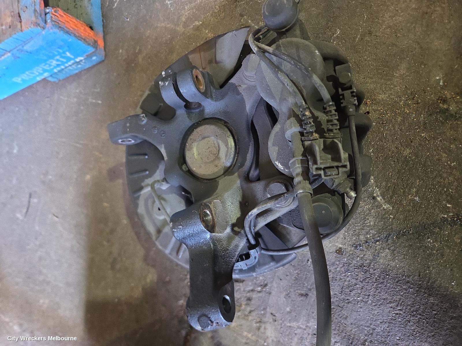 MERCEDES VITO LEFT FRONT HUB ASSEMBLY, 639, 02/2011 - 02/2015
