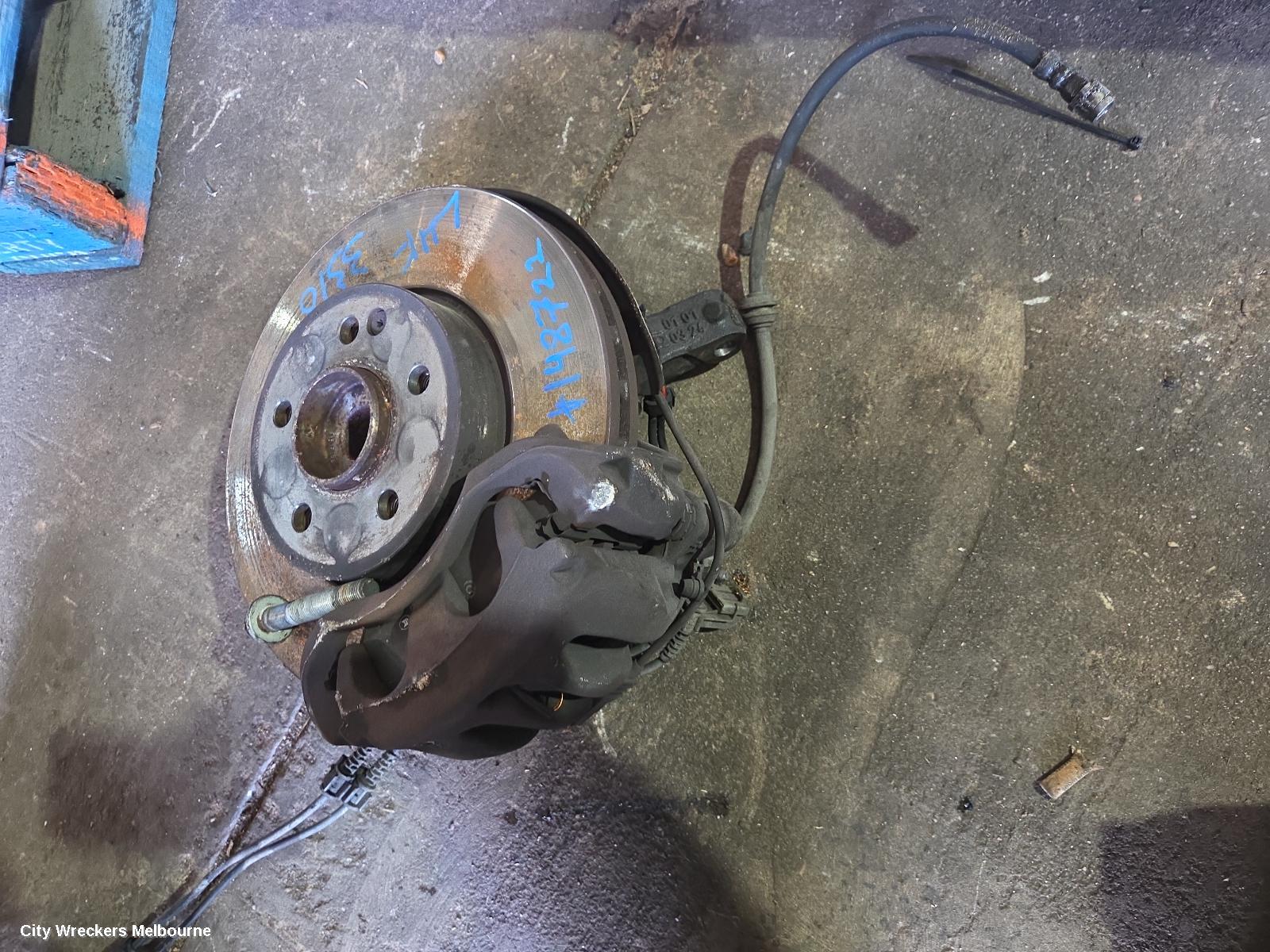 MERCEDES VITO LEFT FRONT HUB ASSEMBLY, 639, 02/2011 - 02/2015