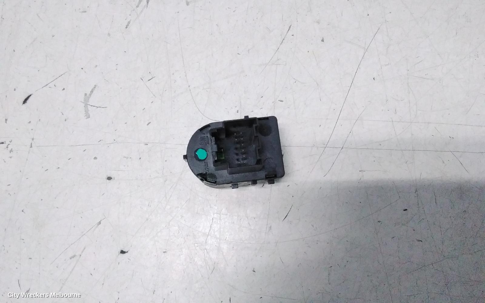 HOLDEN ASTRA, BK, MIRROR SWITCH, W/ MANUAL FOLD TYPE, 09/2016 - 12/2020