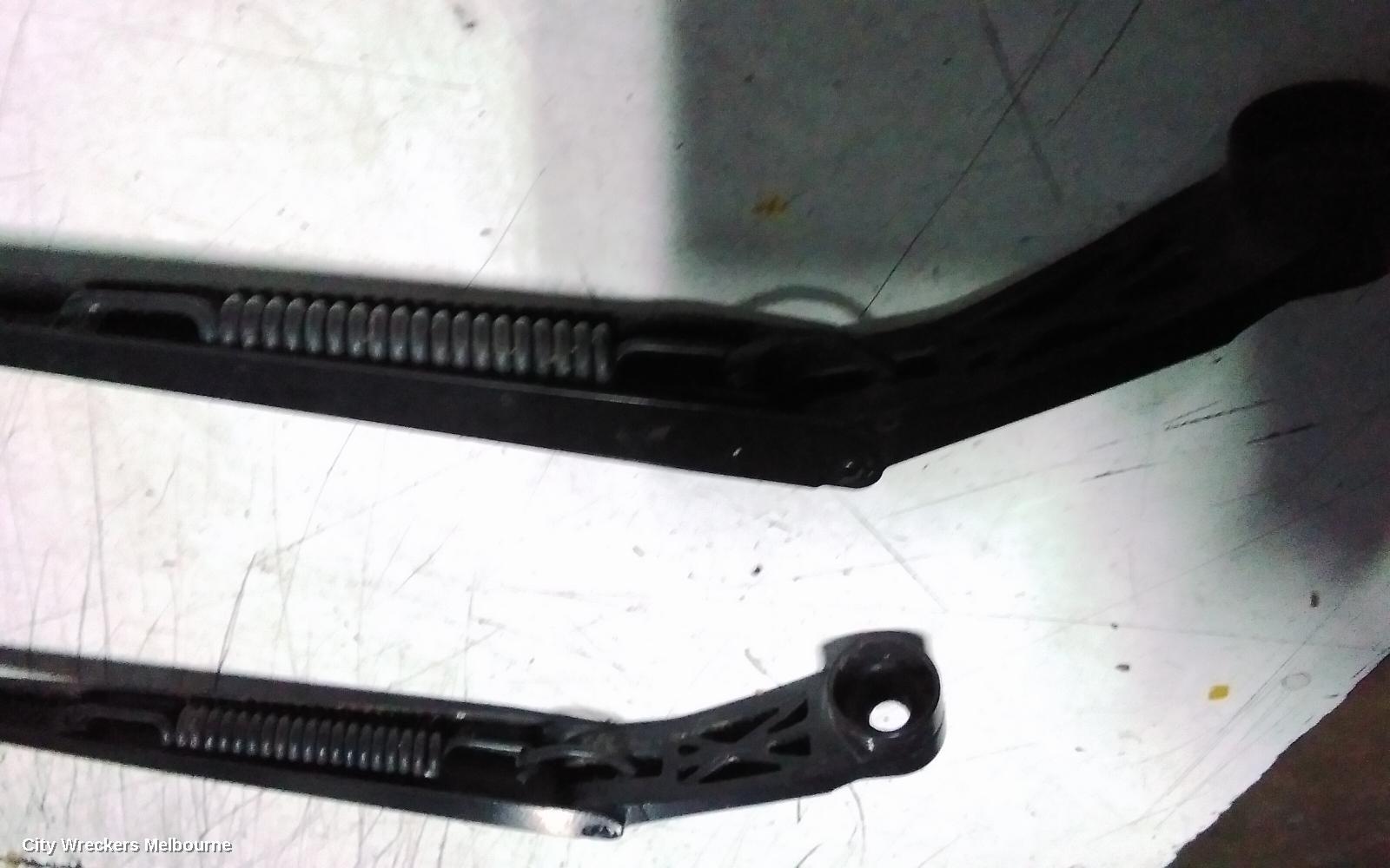 TOYOTA HIACE WIPER ARM, FRONT (PAIR), TRH/KDH, 01/2005 - 04/2019