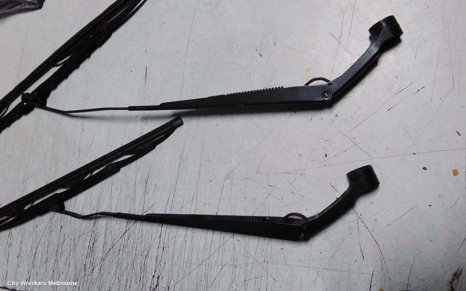 TOYOTA HIACE WIPER ARM, FRONT (PAIR), TRH/KDH, 01/2005 - 04/2019