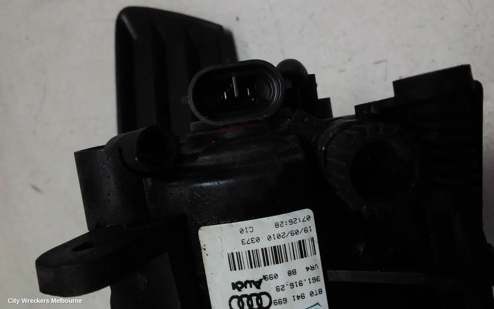 VOLKSWAGEN PASSAT LEFT INDICATOR/FOG/SIDE, BUMPER FOGLAMP, 3CC, SEDAN, 08/2008 - 02/2012