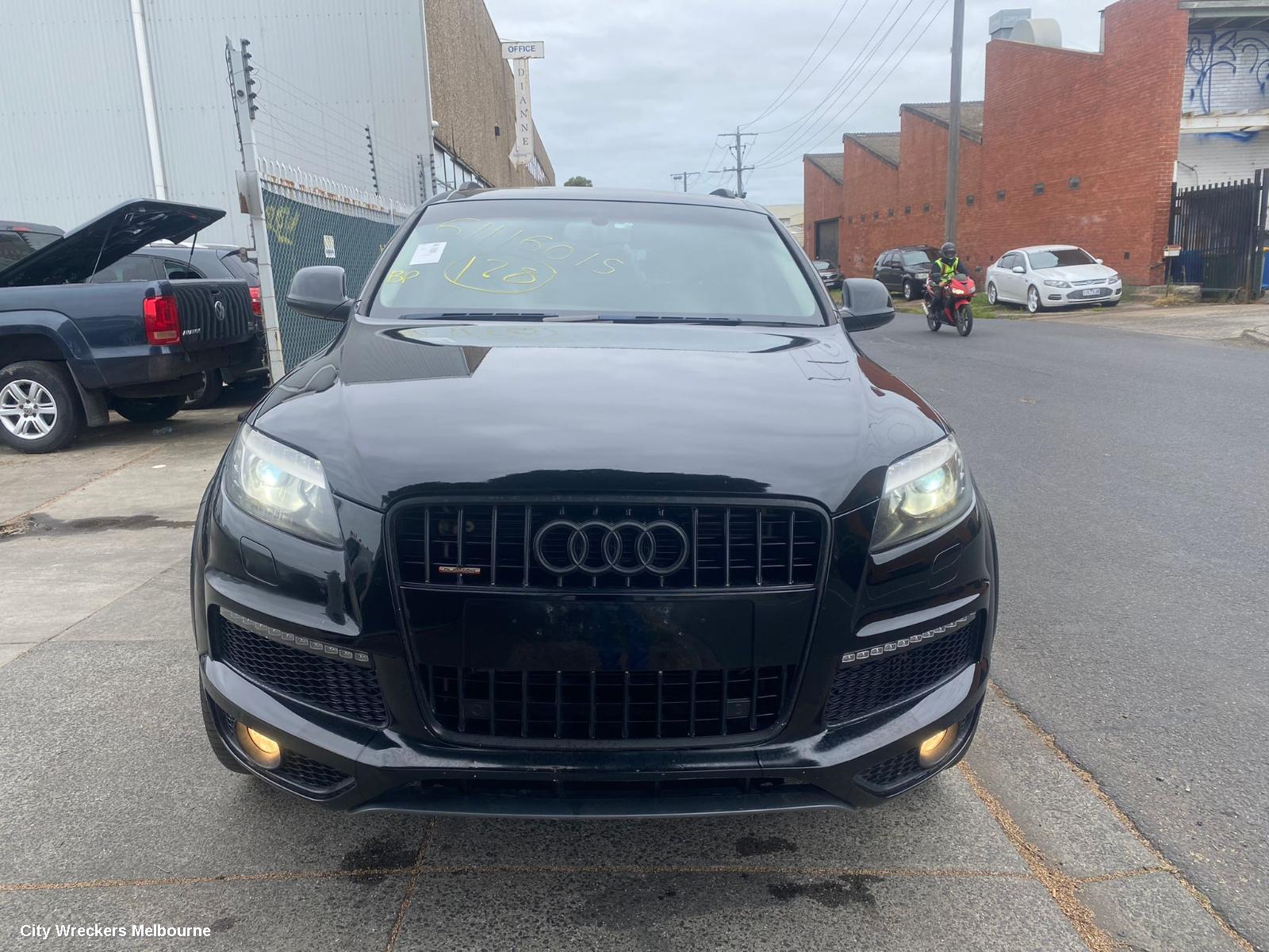 AUDI Q7 LEFT HEADLAMP, 4L, XENON, ADAPTIVE TYPE, V6/V8 ENG, 10/2009 - 08/2015