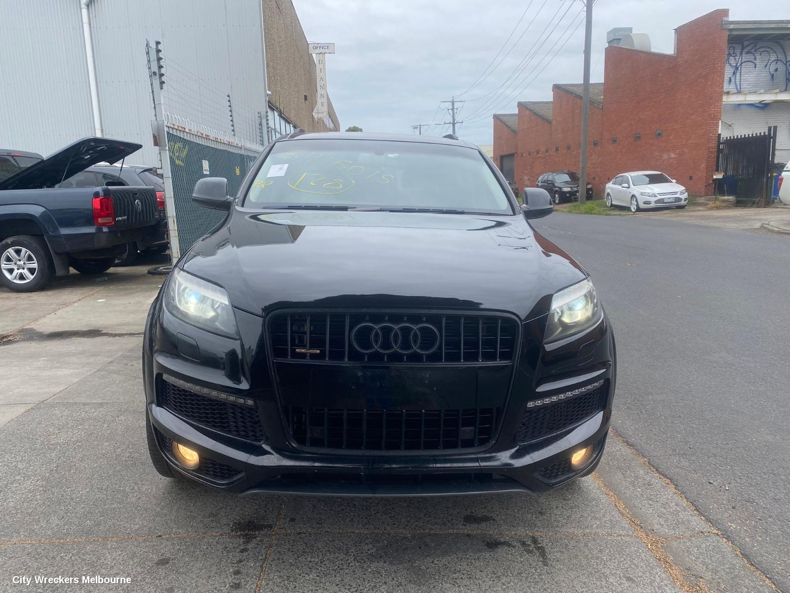 AUDI Q7 LEFT HEADLAMP, 4L, XENON, ADAPTIVE TYPE, V6/V8 ENG, 10/2009 - 08/2015