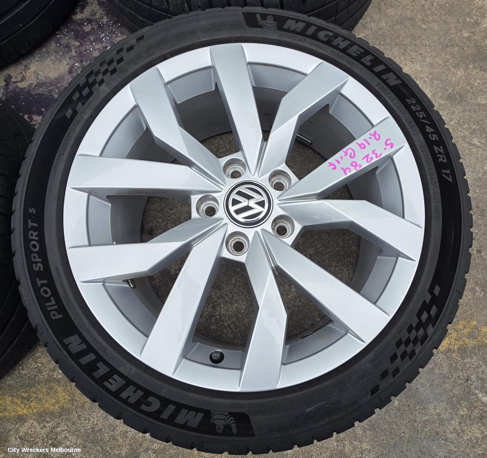 VOLKSWAGEN GOLF WHEEL MAG, FACTORY, 17X7.5IN, BELMONT/NOTTINGHAM, 5 V SPOKE, LIGHT GREY, GEN 8, 09/2020 ONWARDS