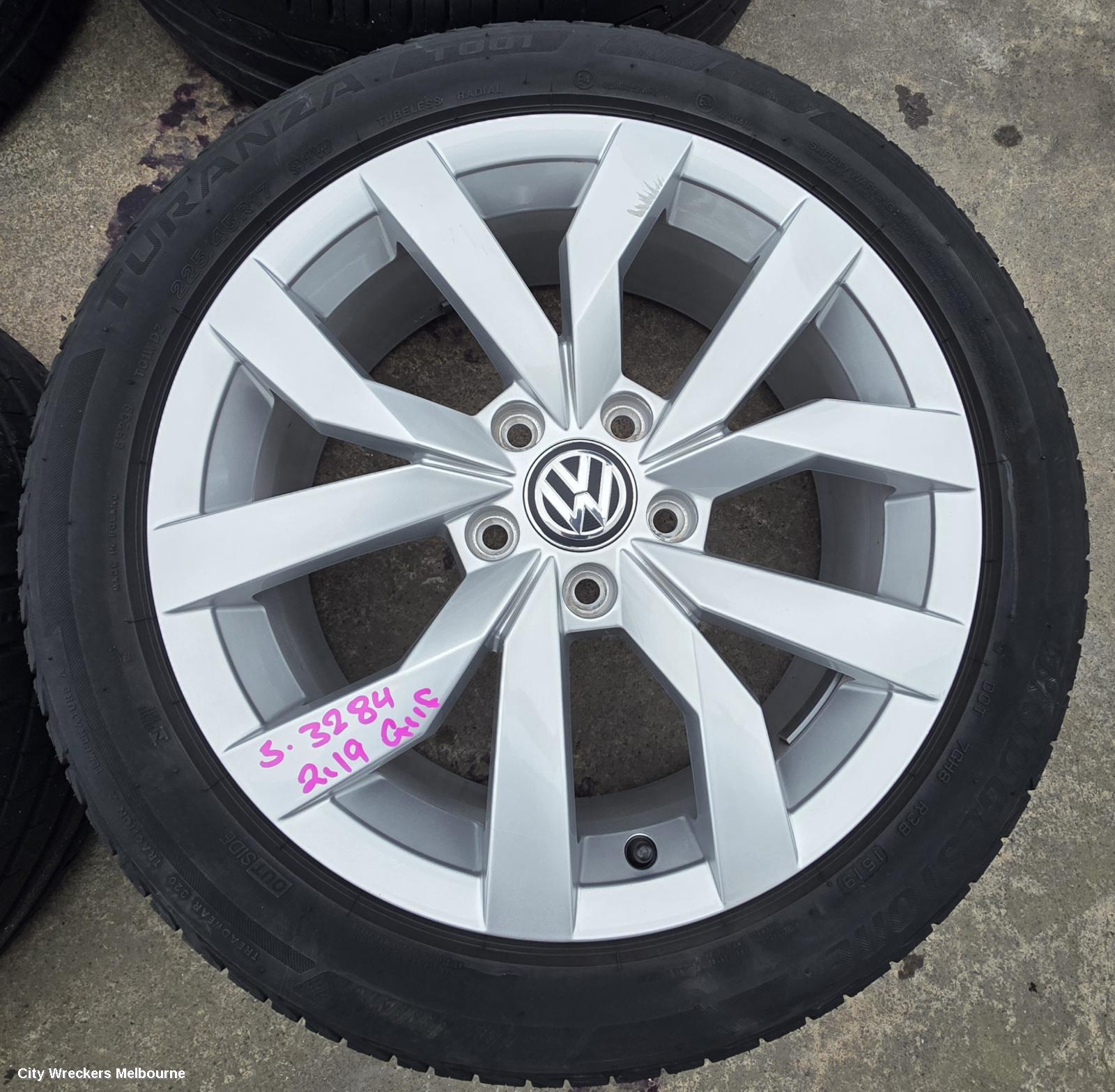 VOLKSWAGEN GOLF WHEEL MAG, FACTORY, 17X7.5IN, BELMONT/NOTTINGHAM, 5 V SPOKE, LIGHT GREY, GEN 8, 09/2020 ONWARDS