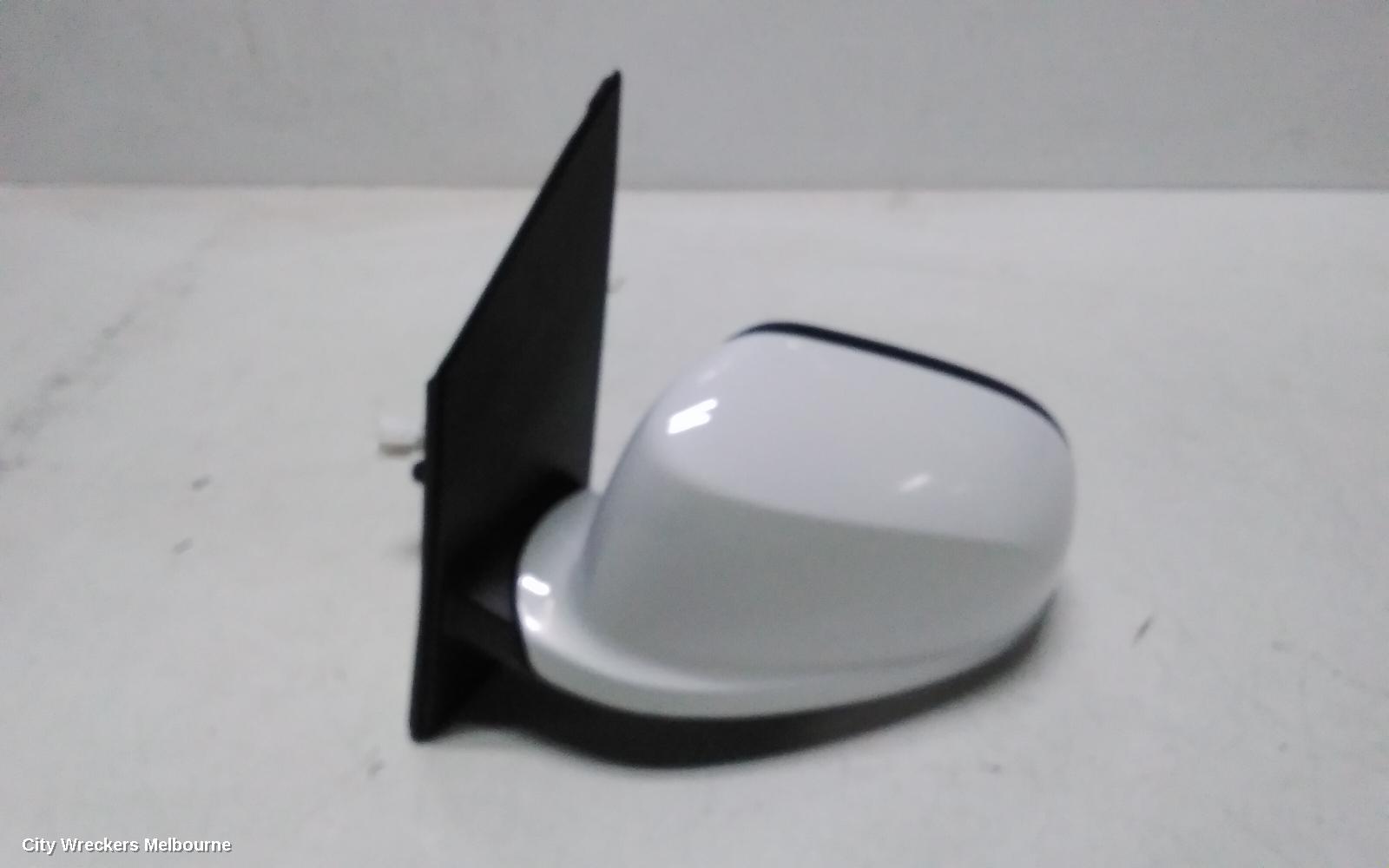 LDV G10 LEFT DOOR MIRROR, SV7A, W/ MANUAL FOLD, NON CAMERA TYPE, COLOUR CODED, WAGON, 04/2015 - 08/2022