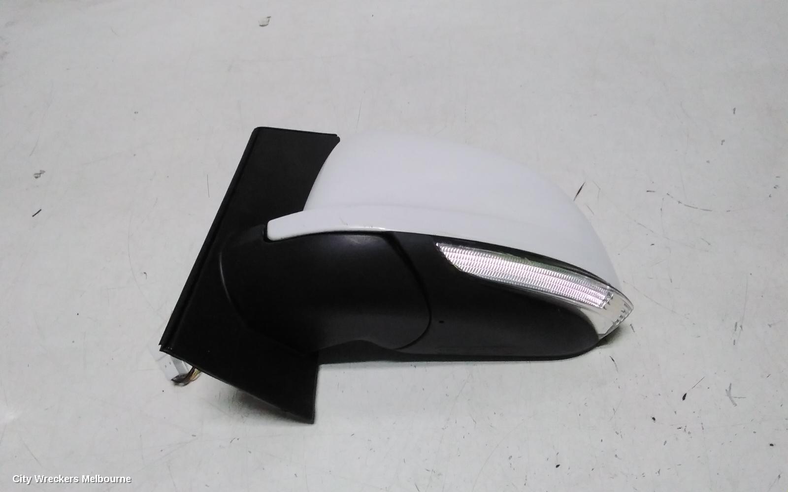 LDV G10 LEFT DOOR MIRROR, SV7A, W/ MANUAL FOLD, NON CAMERA TYPE, COLOUR CODED, WAGON, 04/2015 - 08/2022