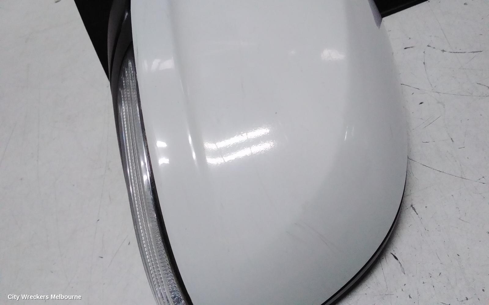 LDV G10 LEFT DOOR MIRROR, SV7A, W/ MANUAL FOLD, NON CAMERA TYPE, COLOUR CODED, WAGON, 04/2015 - 08/2022