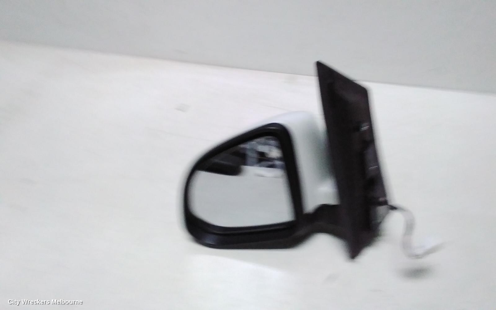 LDV G10 LEFT DOOR MIRROR, SV7A, W/ MANUAL FOLD, NON CAMERA TYPE, COLOUR CODED, WAGON, 04/2015 - 08/2022