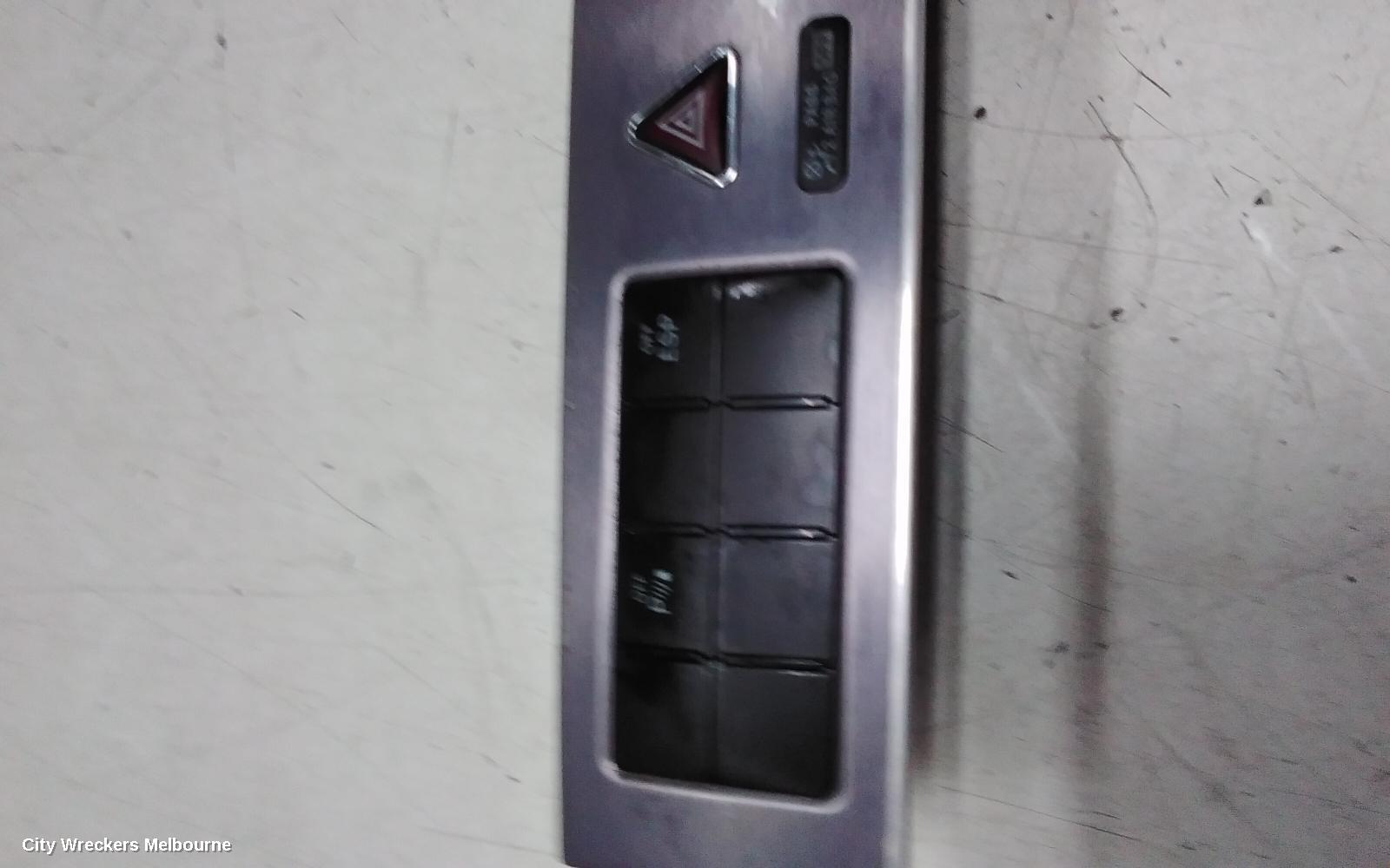 MERCEDES CLC CLASS, CL203 08/2008 - 03/2011, HAZARD SWITCH AND SURROUND: 144833