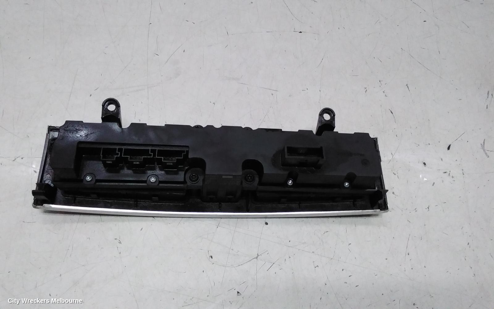 MERCEDES CLC CLASS, CL203 08/2008 - 03/2011, HAZARD SWITCH AND SURROUND: 144833