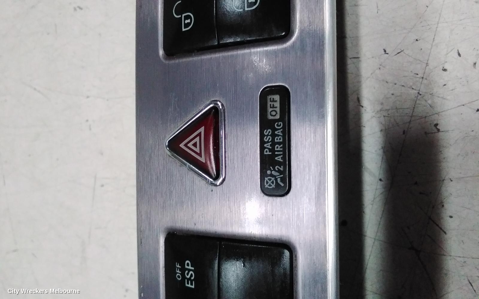 MERCEDES CLC CLASS, CL203 08/2008 - 03/2011, HAZARD SWITCH AND SURROUND: 144833