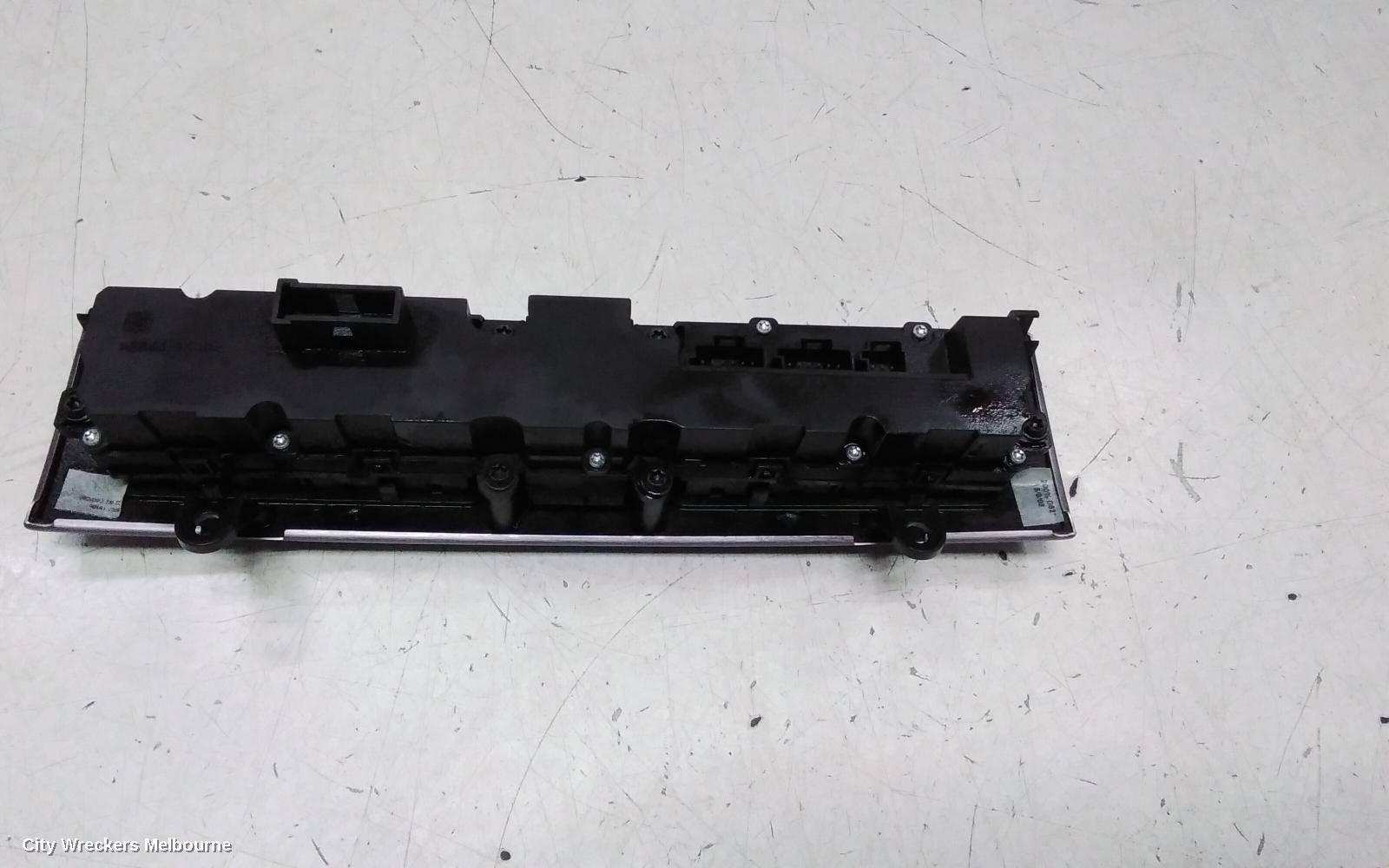 MERCEDES CLC CLASS, CL203 08/2008 - 03/2011, HAZARD SWITCH AND SURROUND: 144833