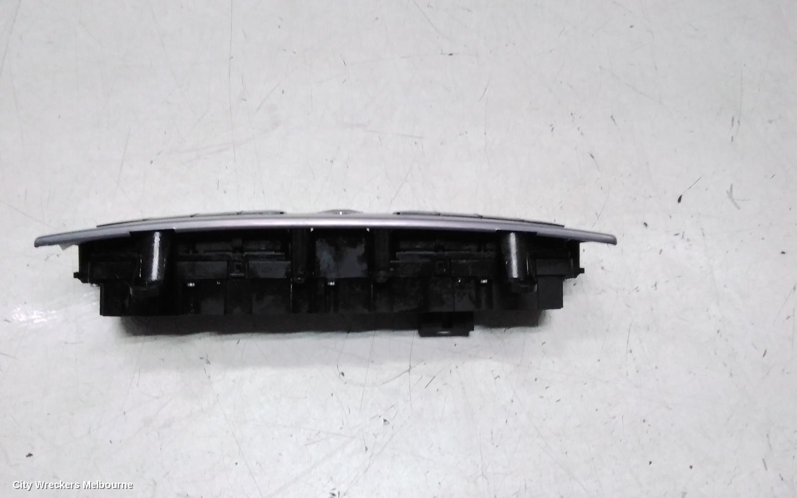 MERCEDES CLC CLASS, CL203 08/2008 - 03/2011, HAZARD SWITCH AND SURROUND: 144833