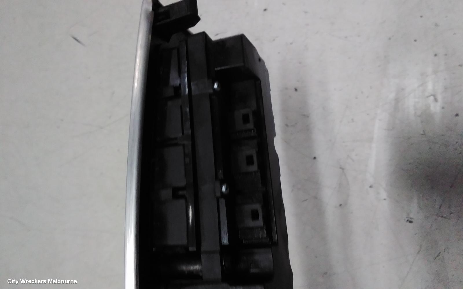 MERCEDES CLC CLASS, CL203 08/2008 - 03/2011, HAZARD SWITCH AND SURROUND: 144833