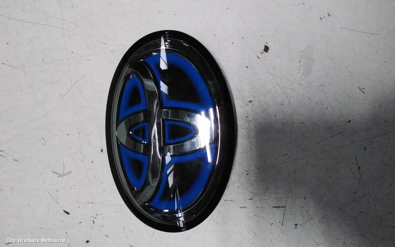 TOYOTA KLUGER BADGE, RADIATOR GRILLE BADGE, HYBRID TYPE, XU70 SERIES, 03/2021 ONWARDS