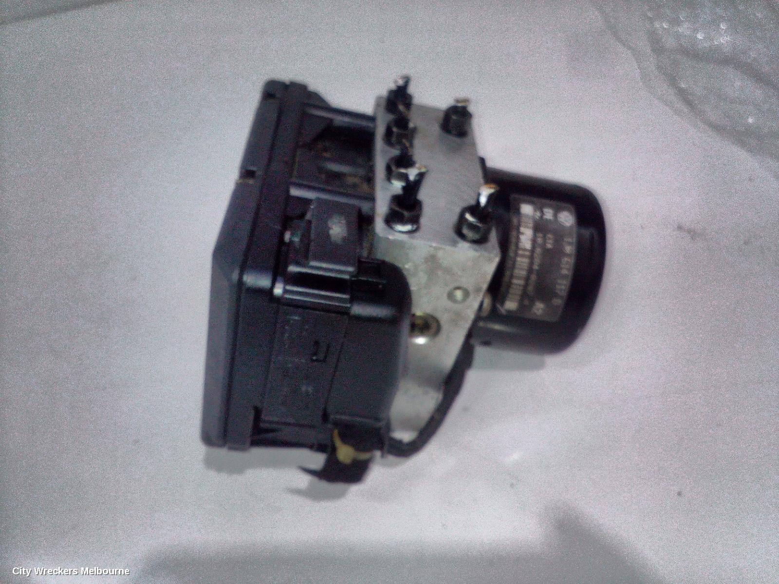 VOLKSWAGEN GOLF ABS PUMP/MODULATOR, GEN 4, ON MOTOR P/N 1J0614117D, 09/1998 - 06/2004