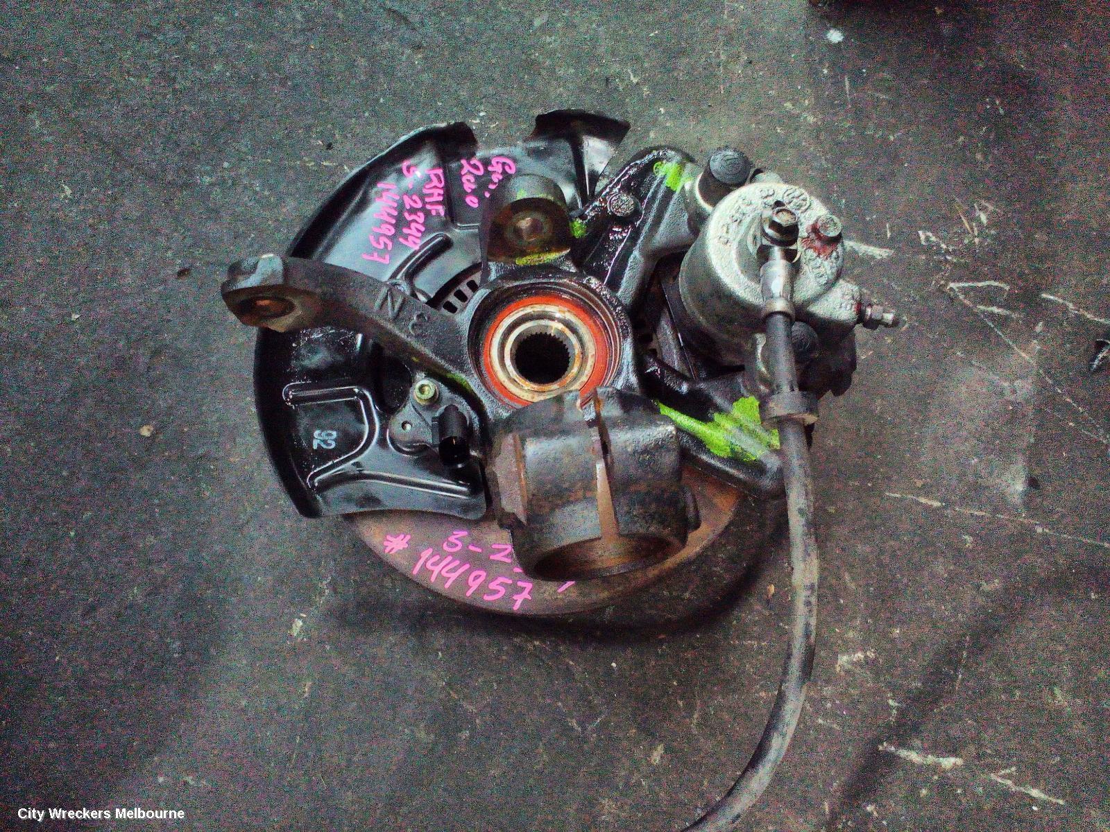 VOLKSWAGEN GOLF RIGHT FRONT HUB ASSEMBLY, 1.6 ENG TYPE- ABS TYPE 09/1998 - 04/2004
