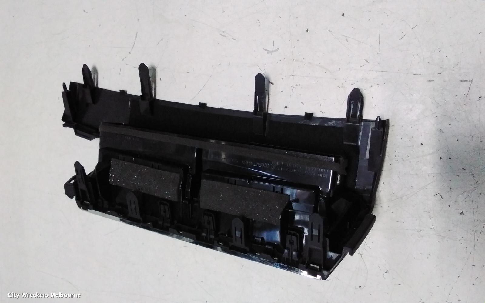 TOYOTA PRIUS, ZVW40R, PRIUS V, 05/2012 - 11/2022, CENTER AIRVENT: 145008