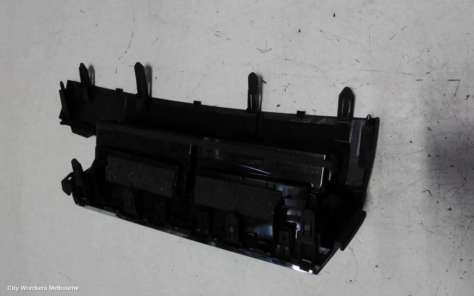 TOYOTA PRIUS, ZVW40R, PRIUS V, 05/2012 - 11/2022, CENTER AIRVENT: 145008