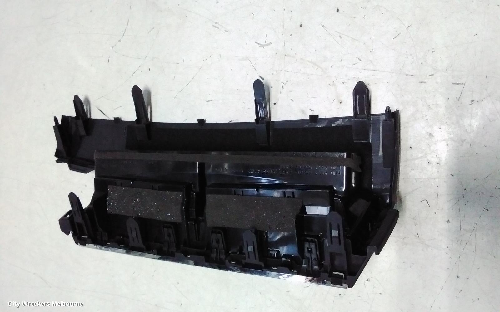 TOYOTA PRIUS, ZVW40R, PRIUS V, 05/2012 - 11/2022, CENTER AIRVENT: 145008