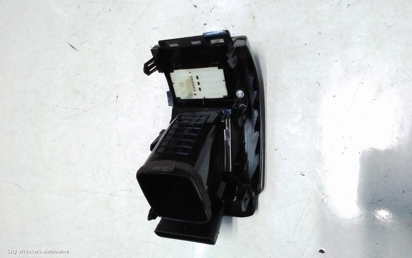 TOYOTA PRIUS, RH AIRVENT: 145009