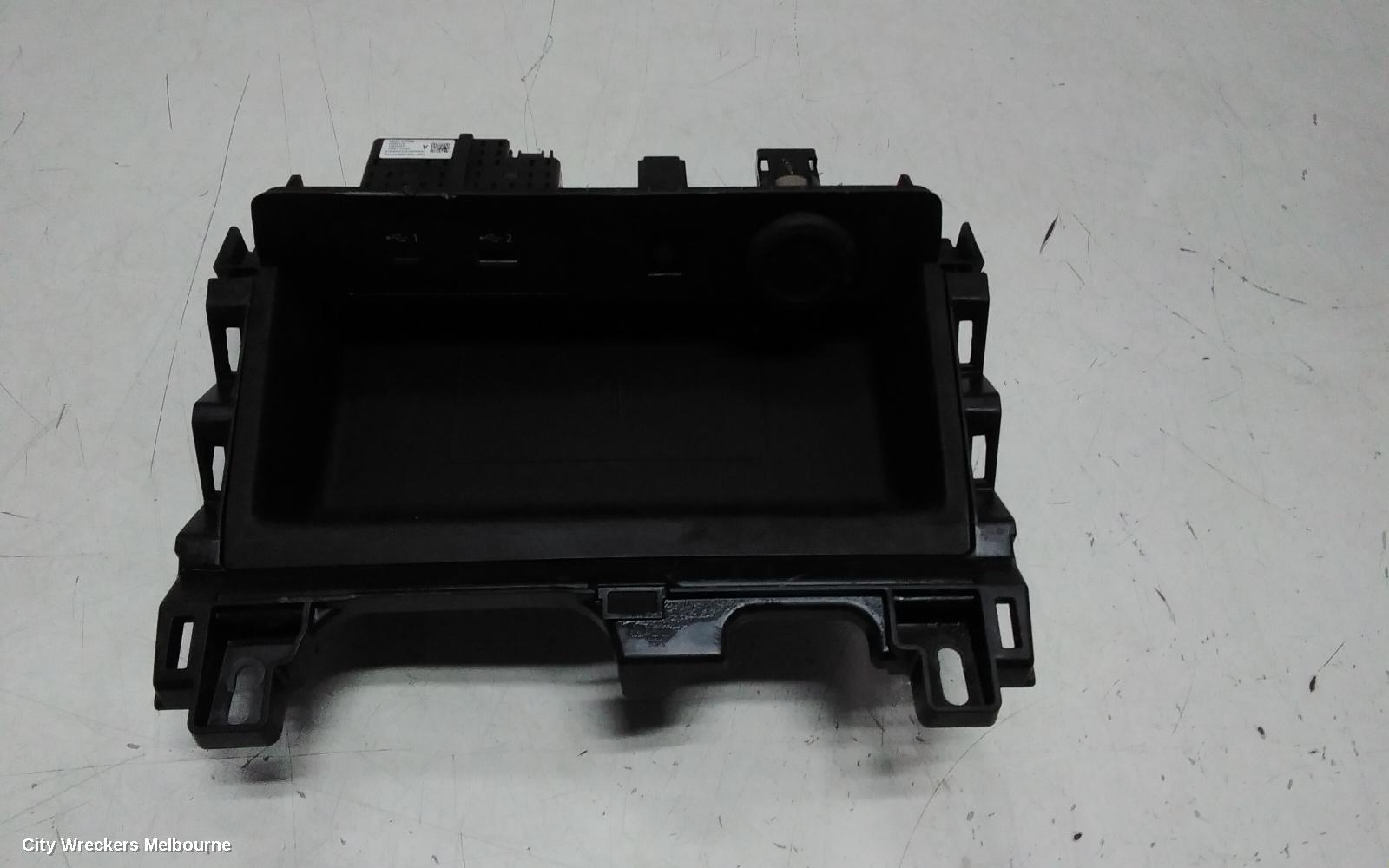 MITSUBISHI OUTLANDER, ZM, WIRELESS CHARGING PAD (IN FRONT OF CENTRE CONSOLE), 08/2021 ONWARDS, WC500M-NM / 283426RACB: 145032