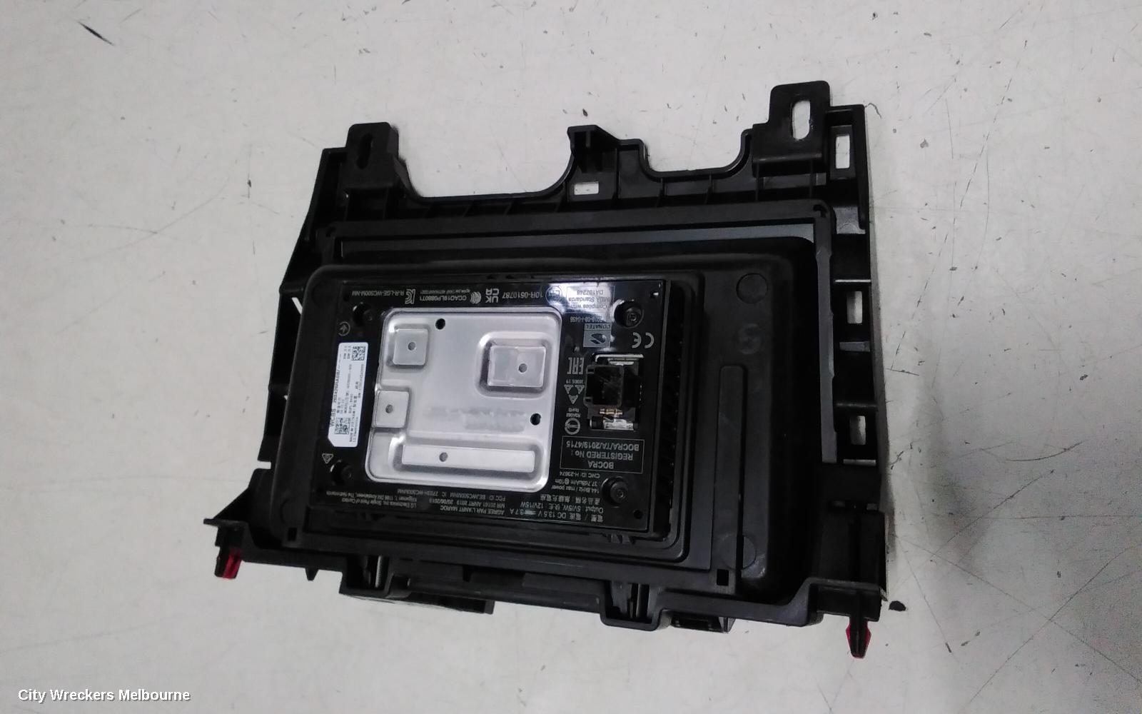 MITSUBISHI OUTLANDER, ZM, WIRELESS CHARGING PAD (IN FRONT OF CENTRE CONSOLE), 08/2021 ONWARDS, WC500M-NM / 283426RACB: 145032