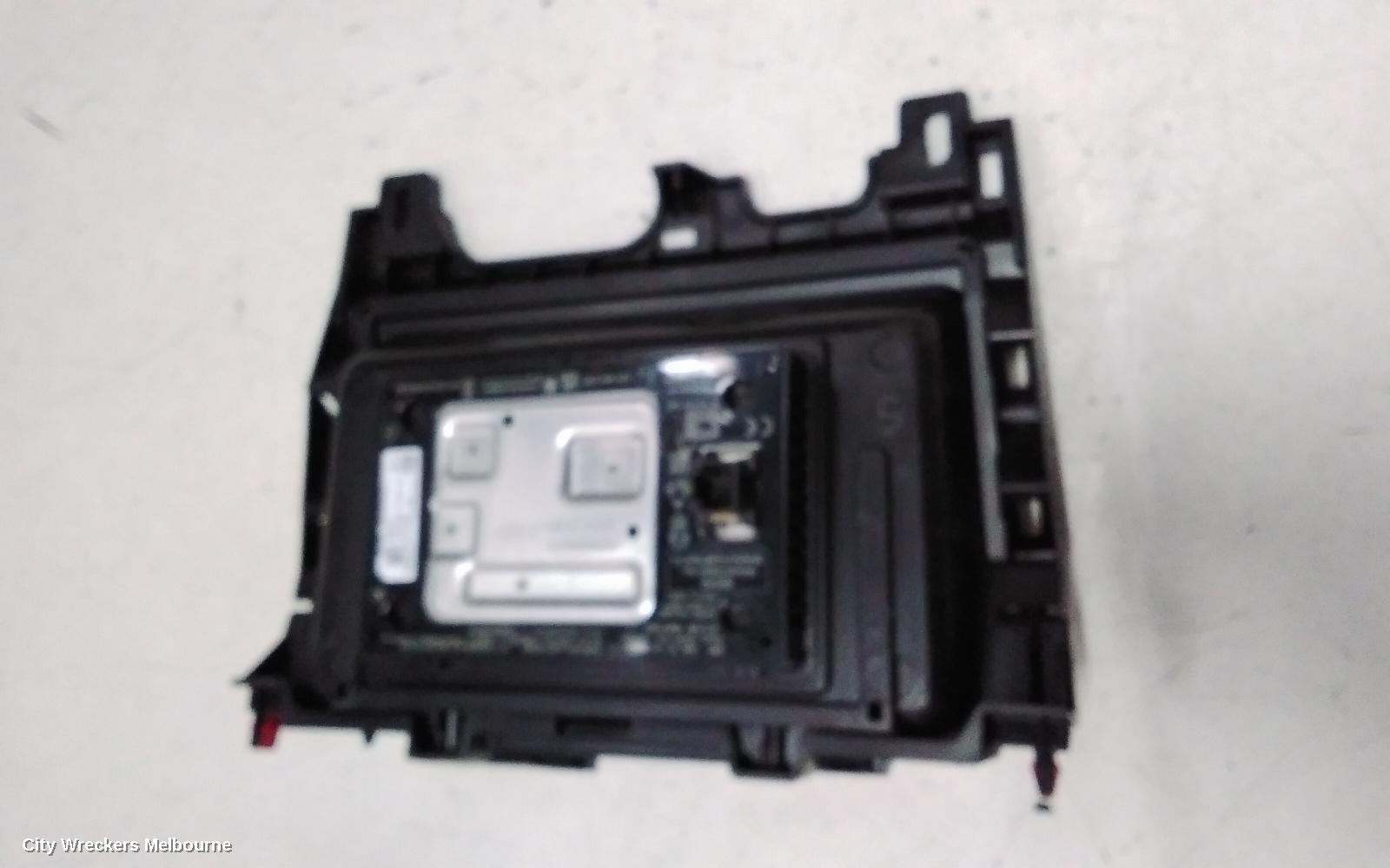 MITSUBISHI OUTLANDER, ZM, WIRELESS CHARGING PAD (IN FRONT OF CENTRE CONSOLE), 08/2021 ONWARDS, WC500M-NM / 283426RACB: 145032