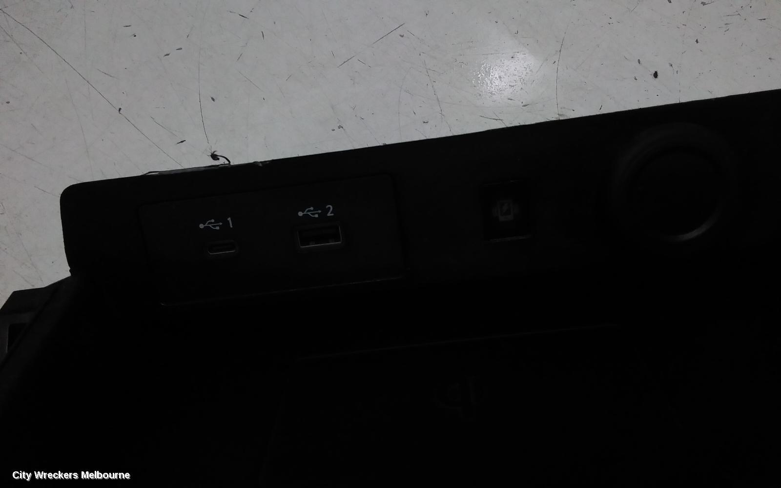 MITSUBISHI OUTLANDER, ZM, WIRELESS CHARGING PAD (IN FRONT OF CENTRE CONSOLE), 08/2021 ONWARDS, WC500M-NM / 283426RACB: 145032