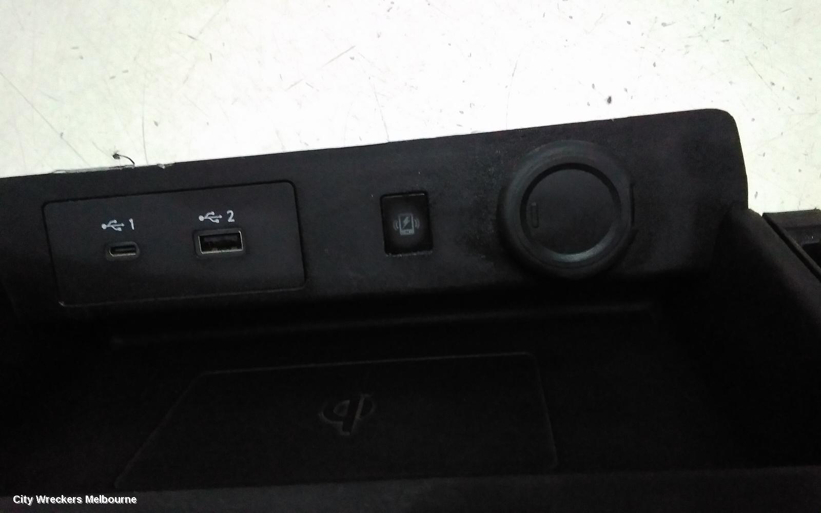 MITSUBISHI OUTLANDER, ZM, WIRELESS CHARGING PAD (IN FRONT OF CENTRE CONSOLE), 08/2021 ONWARDS, WC500M-NM / 283426RACB: 145032