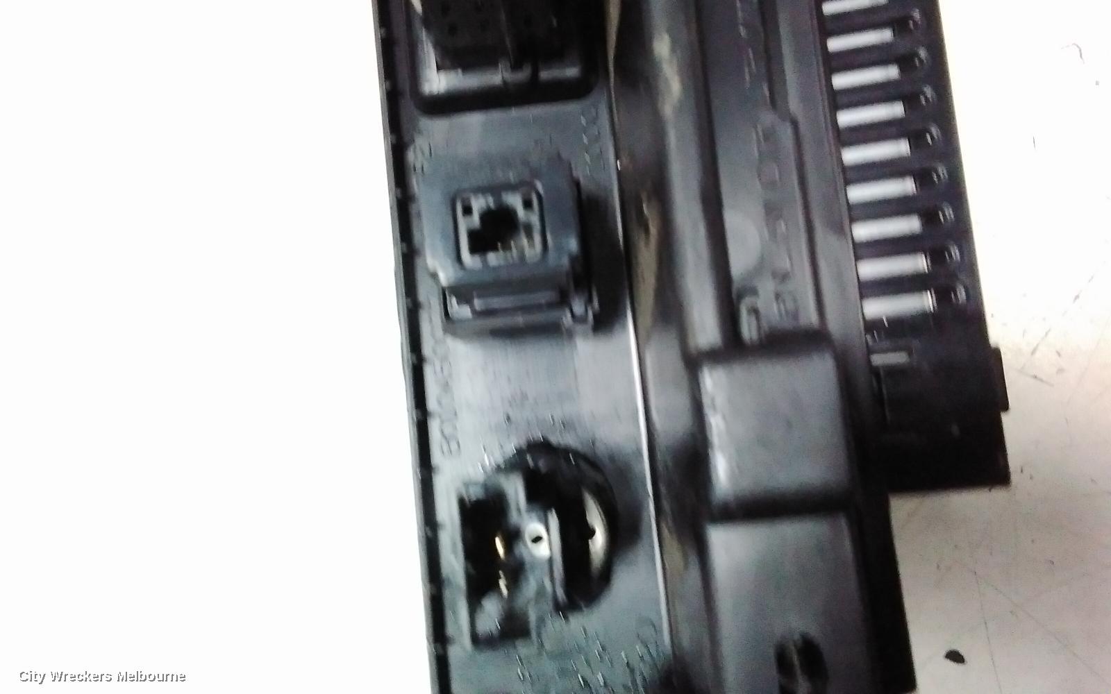 MITSUBISHI OUTLANDER, ZM, WIRELESS CHARGING PAD (IN FRONT OF CENTRE CONSOLE), 08/2021 ONWARDS, WC500M-NM / 283426RACB: 145032